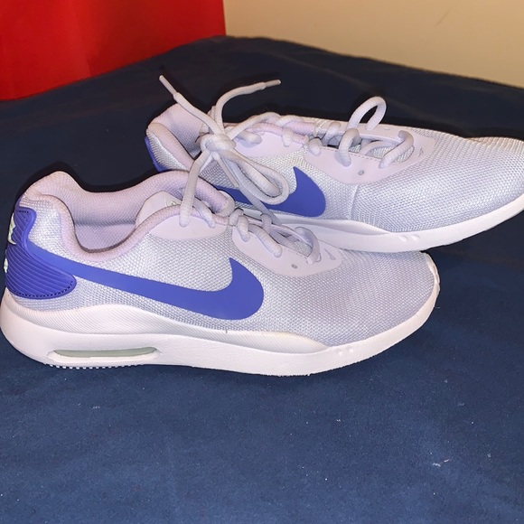 WMN’S Nike Ike to running shoe 🚨🆕🆕🚨 - Picture 1 of 5